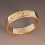 Gold band Carved Leaves 2w 050067