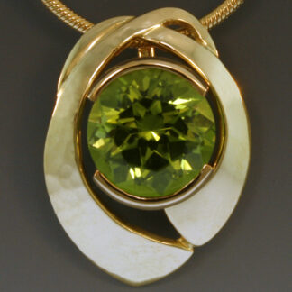 Peridot Pendant in Yellow Gold