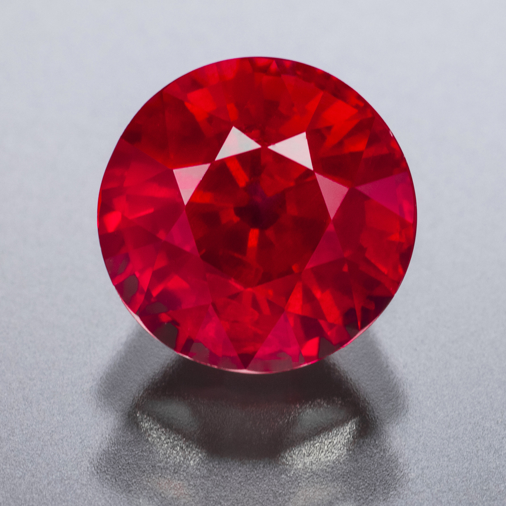 Ruby's. Рубиновые Кристаллы shot. Red или vivid Red Рубин. Шарик 4.5 Рубин. Красный бриллиант и Рубин отличия.