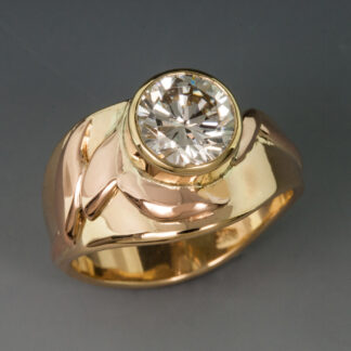 18KY Diamond Ring w/Large Round Diamond & Floral Applique