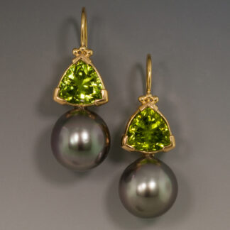 18KY Earrings w/Trillion Cut Peridots & Black Tahitian Pearls