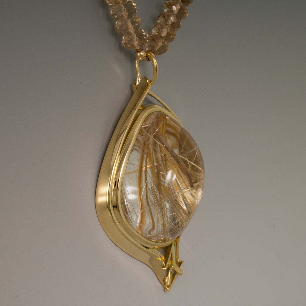 钛晶吊坠gold rutilated quartz pendant, Women's Fashion, Jewelry & Organisers,  Precious Stones on Carousell