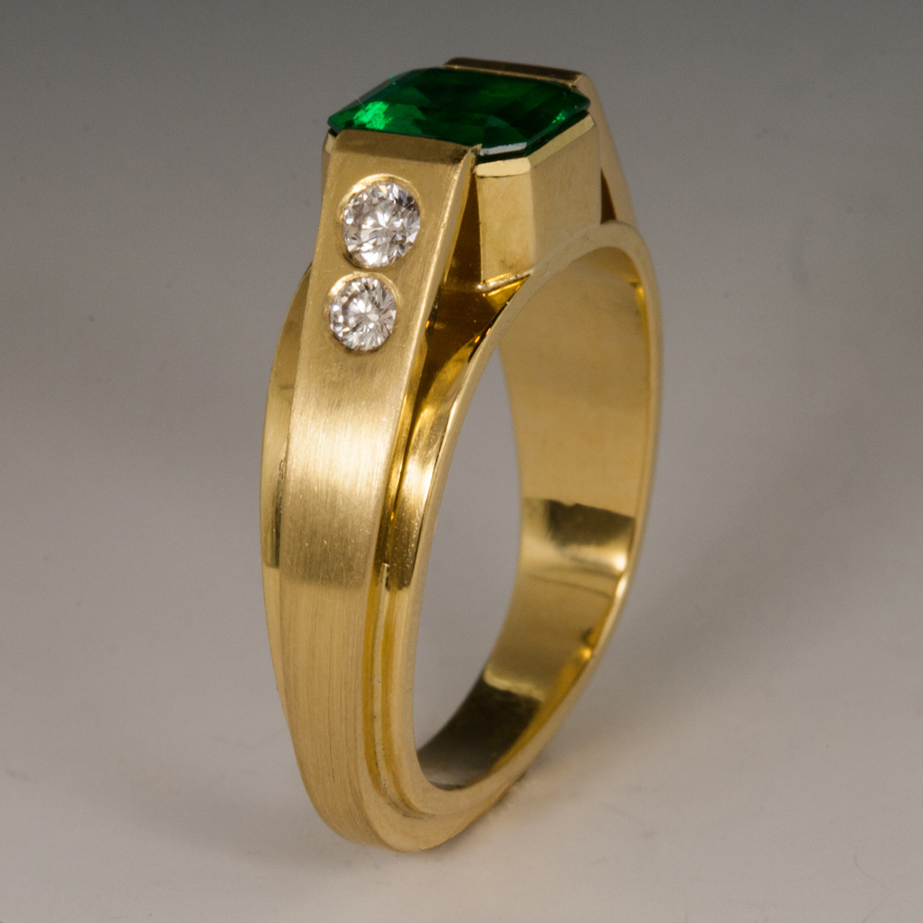 Ring, Emerald, Diamonds, 18K Yellow Gold