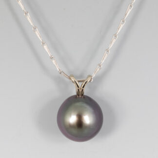 Pendant, Black Tahitian round 10.25mm, 14KW