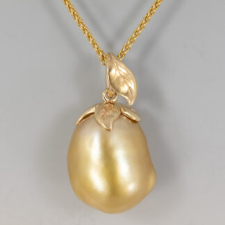 Pendant, Golden Baroque South Sea Pearl 18.3x15.5mm, 14KY leaf top & bail